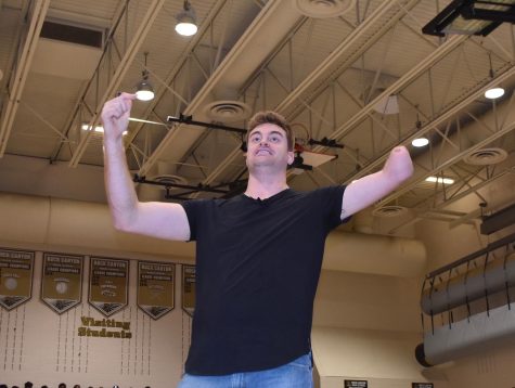 Atlas acts out his words by putting his arms up to emphasize his point about why students should work to enjoy their lives and elicits cheers from the audience. “It was really inspiring to envision yourself in him and see, like, think about what you can accomplish when you put your mind to it,” Peyton Howey ‘23 said.
