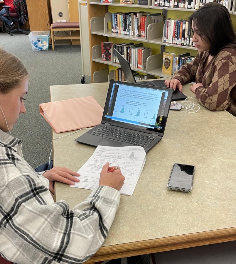 Jocelyn Jensen ‘23  and Bella Whittier ‘24 work on homework for AP Statistics and Chemistry in the LMC Dec. 2. The amount of students using the library has increased as finals approach. “Finals are kind of scary. I’m just going over my notes and watching old lectures and stuff so that I can get a better understanding of my classes before finals season,” Jensen said.
