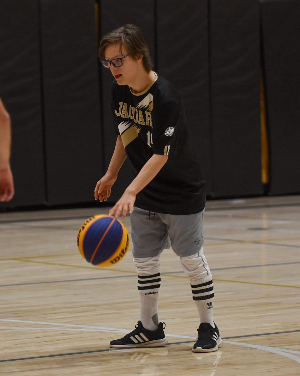 Jonathan Gunther ‘25 handles the ball while the Jags have possession Jan. 23. At this game, the Unified team subbed between two different groups so that every kid was able to play. 