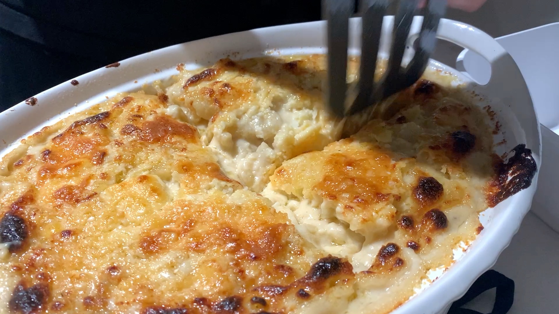 The first episode of Canyon Cookout–hosted by senior editors Jackson Bond and Evan Jensen explores a family Mac and Cheese recipe, utilizing multiple culinary techniques in order to create a cohesive dish. Afterwards, the dish was reviewed and rated on a five star scale.